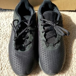 Nike Legend Essential 2 Womens SZ 10 Black Running Shoes CQ9545 002